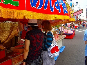 色気　より食い気